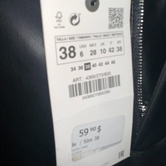 Zara Faux Leather Cropped Pants, NWT, Size 6 - Picture 2 of 4